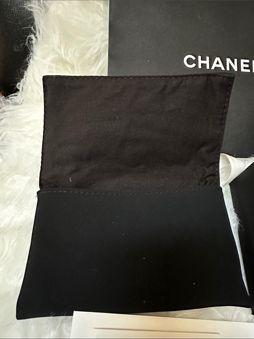 Authentic CHANEL gift box with dust pouch. - Picture 3 of 7